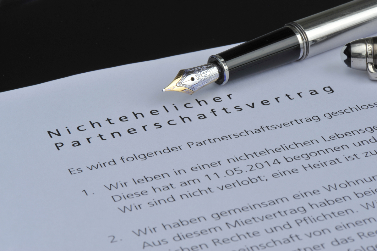 Auch für uneheliche Paare gibt es mit einem Partnerschaftsvertrag eine gewisse Sicherheit.